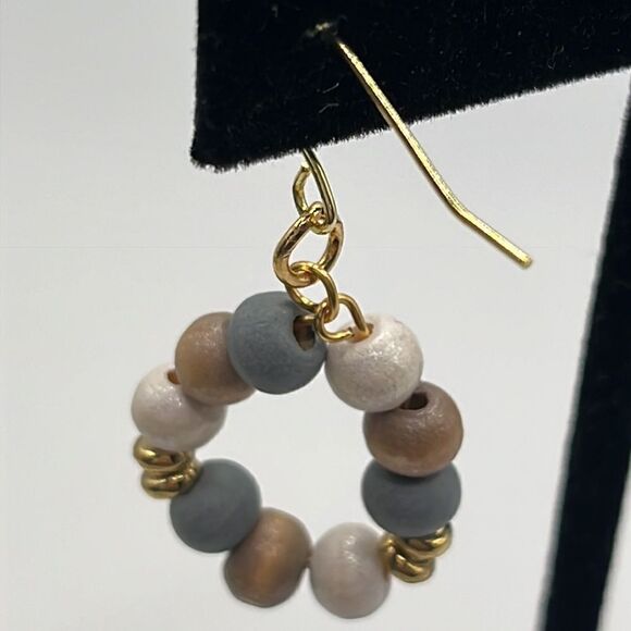 1.5” Gold Tone Beaded Earth Tone Boho Drop Earrings - Picture 3 of 6